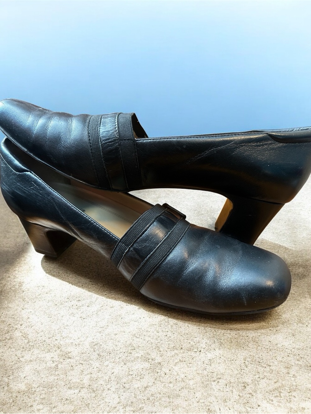 Trotters Classic Classy Black Leather 2” Slip-On Pumps